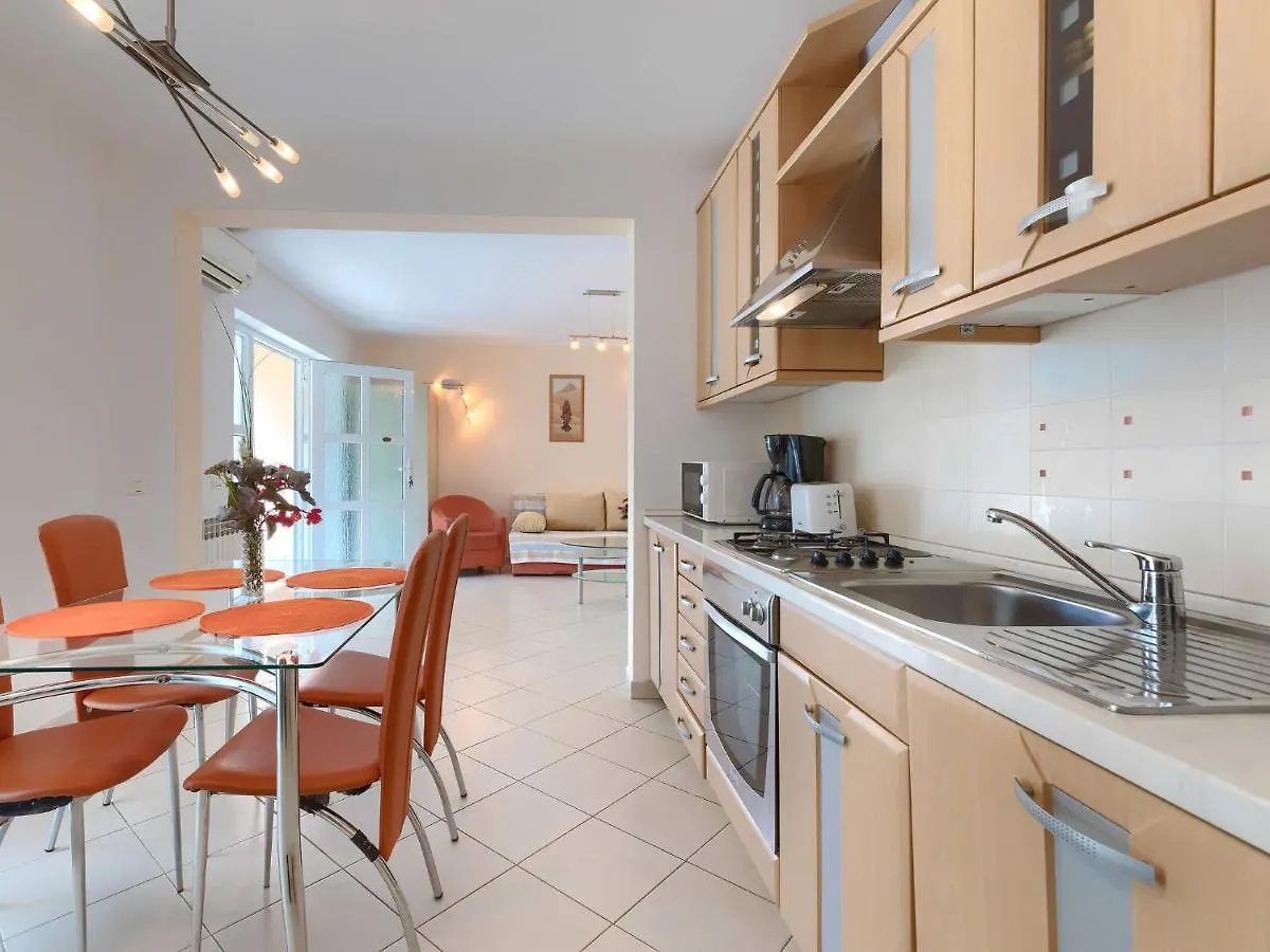 Apartment Macini - Roj465 By Interhome