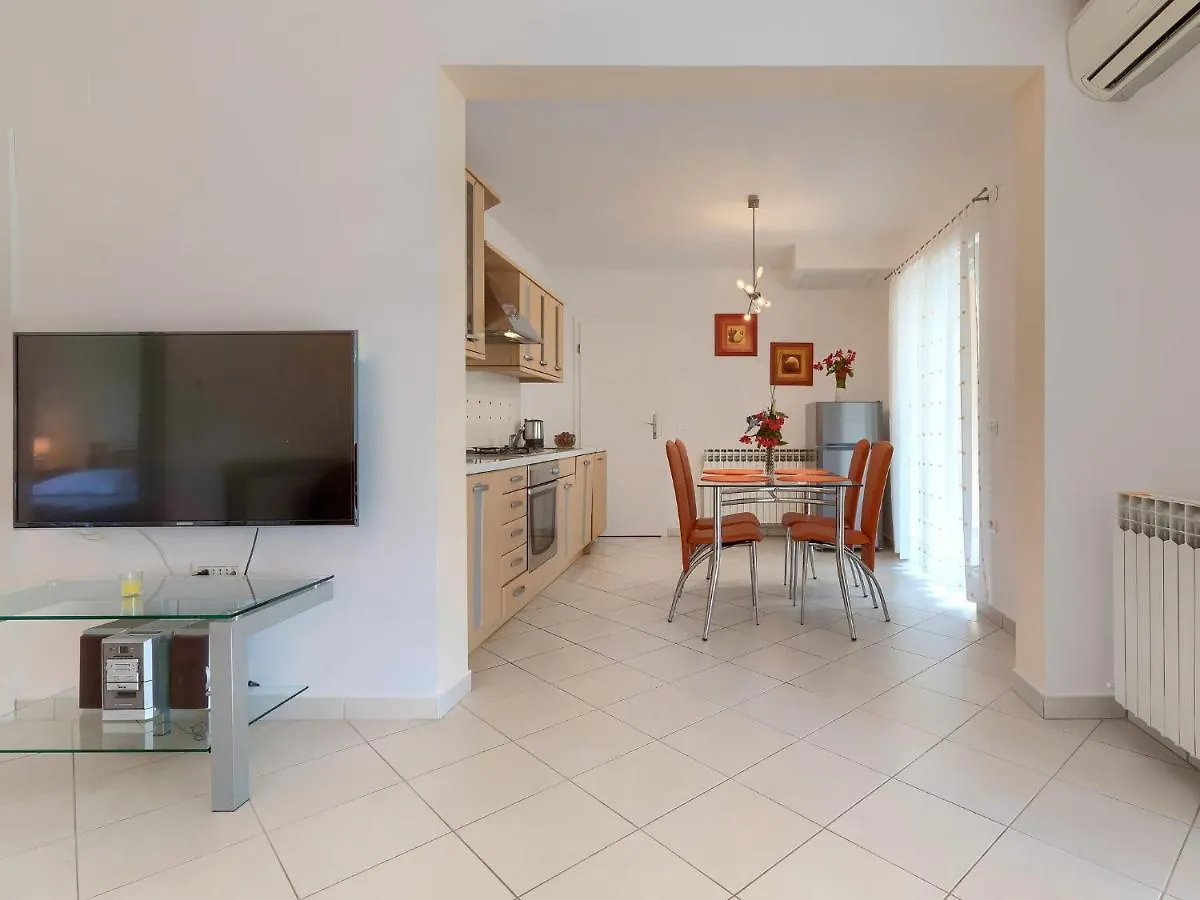 Apartment Macini - Roj465 By Interhome