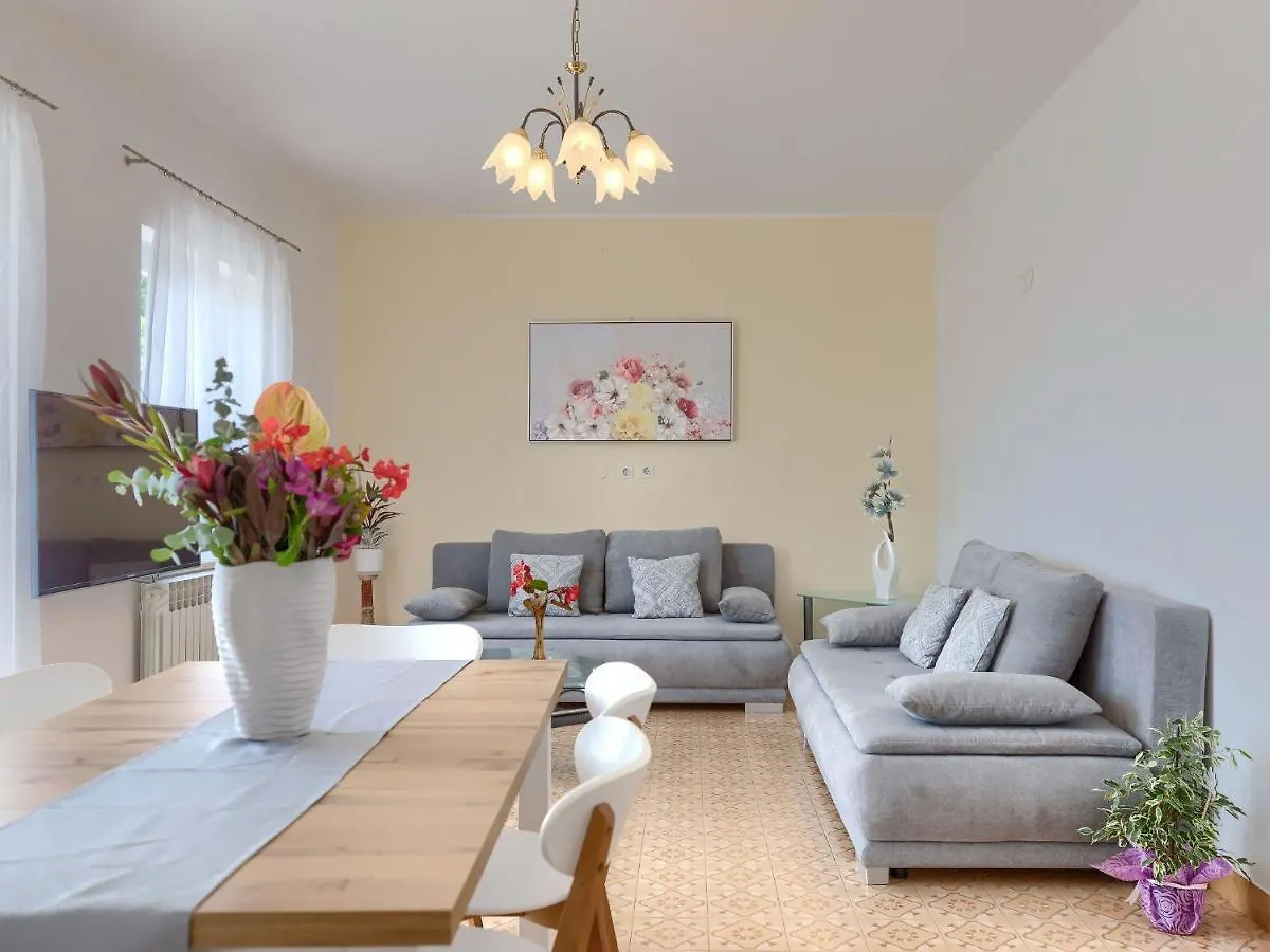 Apartment Macini - Roj465 By Interhome