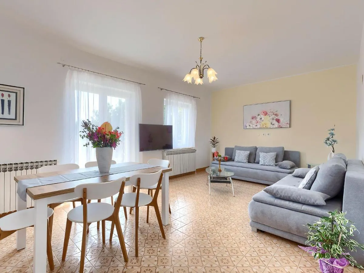 Apartment Macini - Roj465 By Interhome